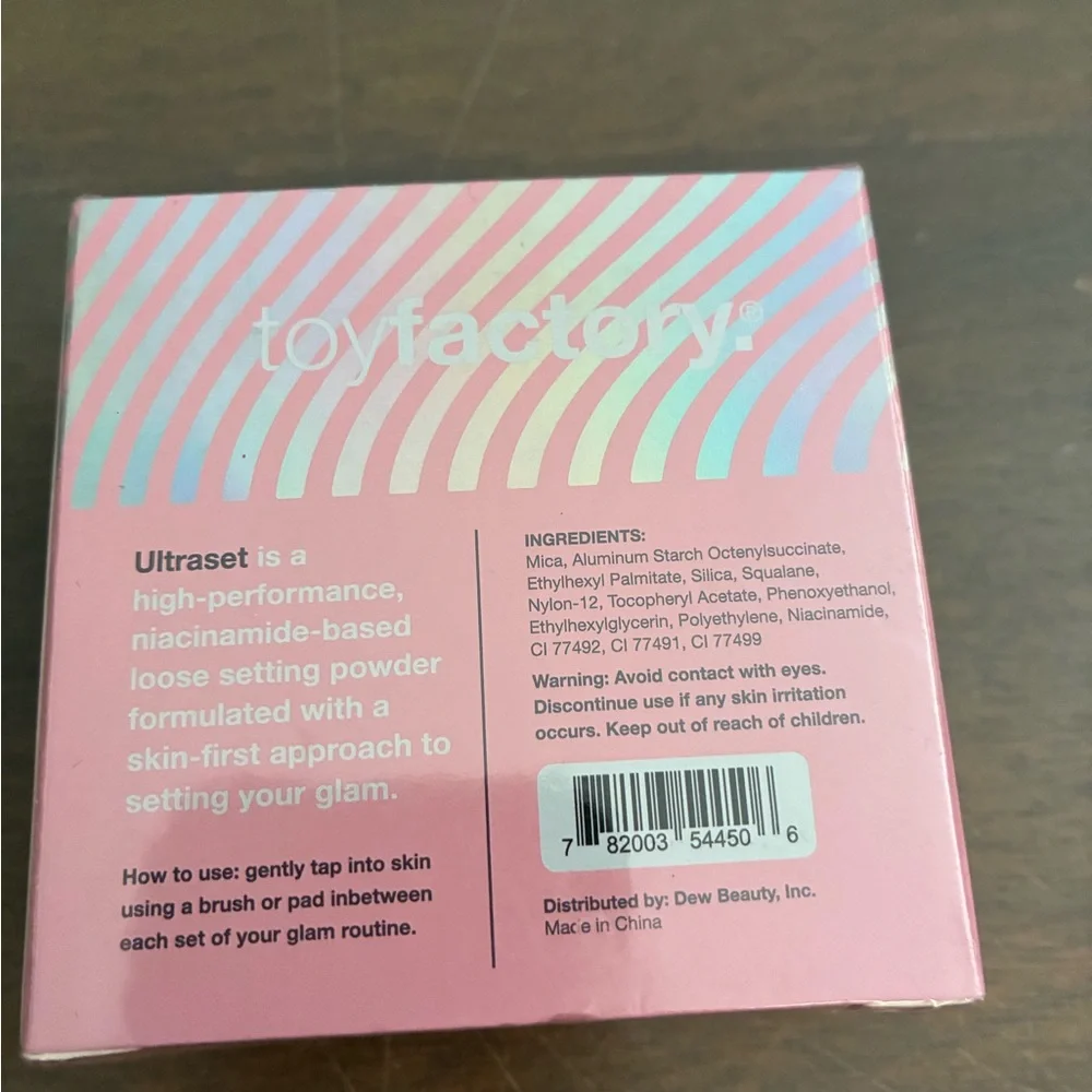 Toy Factory Trase Ultra Set Powder Dark vegan & cruelty free New In Box - Picture 3 of 4